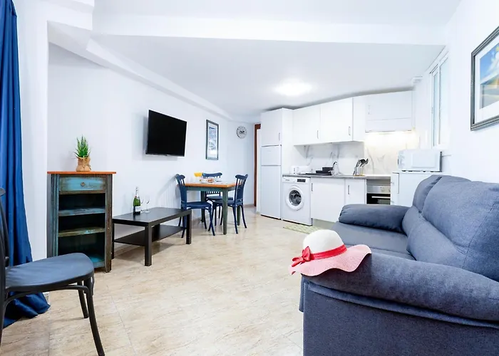 2a Cozy Flores With Pool Appartement