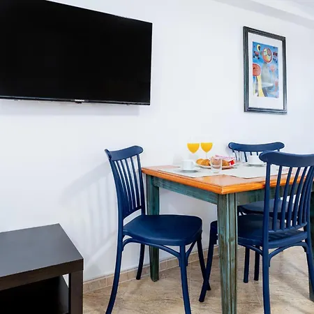 2a Cozy Flores With Pool * Адехе