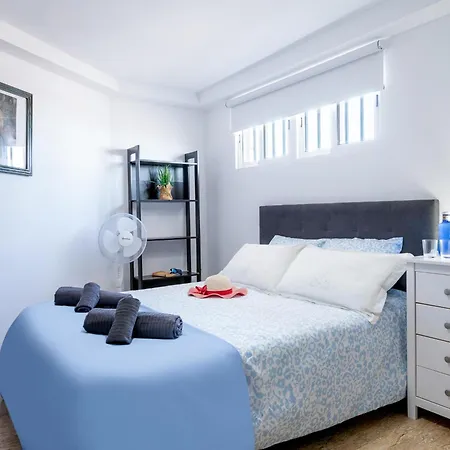 2a Cozy Flores With Pool アデヘ