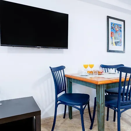 2a Cozy Flores With Pool * アデヘ