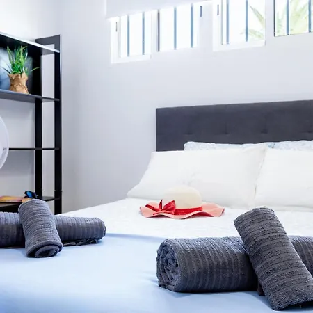 アパート 2a Cozy Flores With Pool