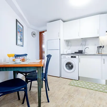 2a Cozy Flores With Pool * アデヘ