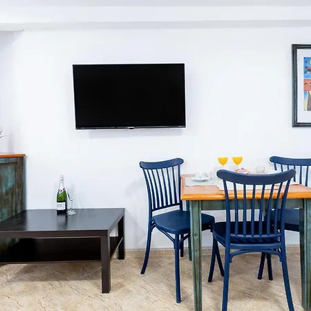 2a Cozy Flores With Pool