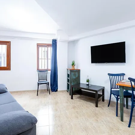 アパート 2a Cozy Flores With Pool